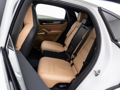 New 2026 Porsche Cayenne image 17