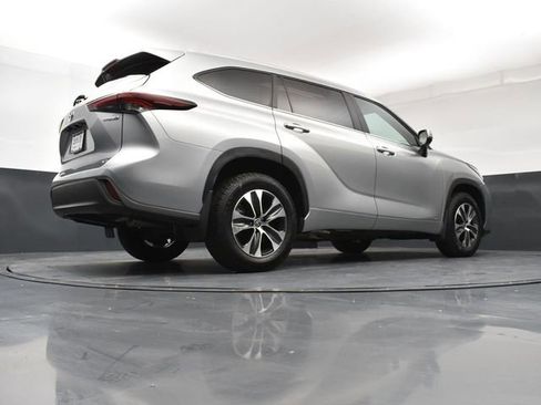 Used 2024 Toyota Highlander XLE image 24