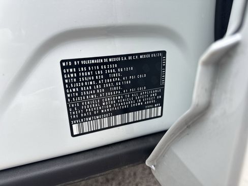 Certified 2025 Volkswagen Tiguan SEL R-Line image 35
