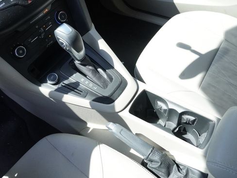 Used 2015 Ford Focus SE FWD image 19