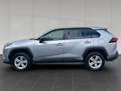 Used 2022 Toyota RAV4 LE AWD/4WD image 2