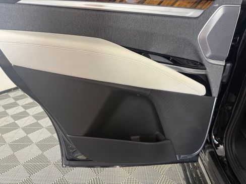 Used 2025 Cadillac Escalade Sport Platinum w/ LPO, Floor Liner Package AWD/4WD image 16