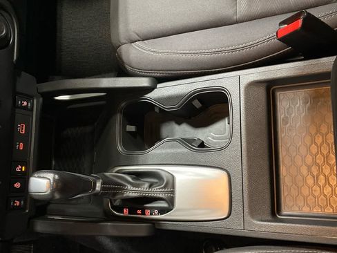 Used 2024 Nissan Frontier SV w/ Technology Package image 17