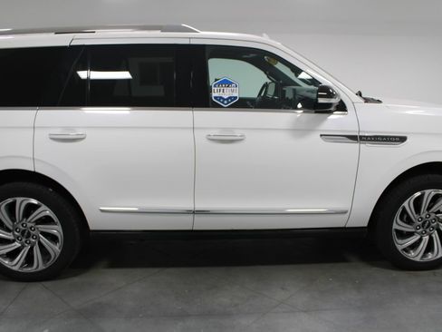 Used 2023 Lincoln Navigator Reserve image 11