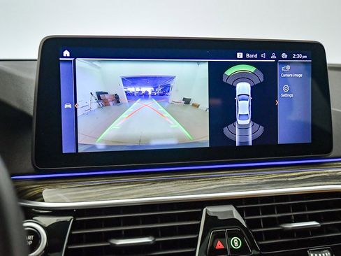 Certified 2022 BMW 530e w/ Premium Package image 26