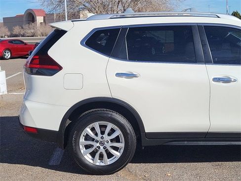 Used 2020 Nissan Rogue SV image 4
