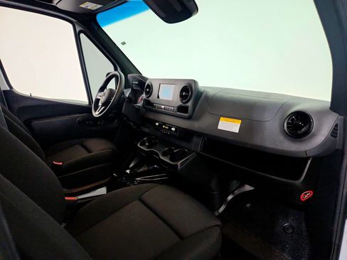 Used 2023 Mercedes-Benz Sprinter 2500 image 22