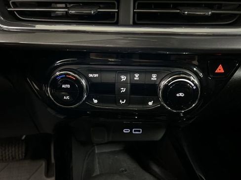 Certified 2024 Chevrolet Trax ACTIV w/ Sunroof Package FWD image 17