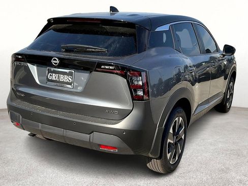 Used 2025 Nissan Kicks SV AWD/4WD image 40