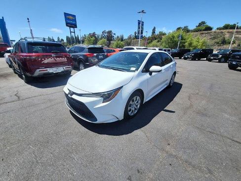 Used 2020 Toyota Corolla LE FWD image 4