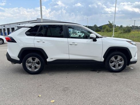Used 2025 Toyota RAV4 XLE AWD/4WD image 8
