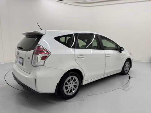 Used 2017 Toyota Prius V Four FWD image 5