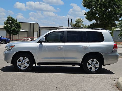 Used 2011 Toyota Land Cruiser w/ Upgrade Pkg AWD/4WD image 2