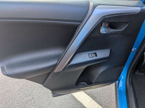 Used 2017 Toyota RAV4 XLE FWD image 23
