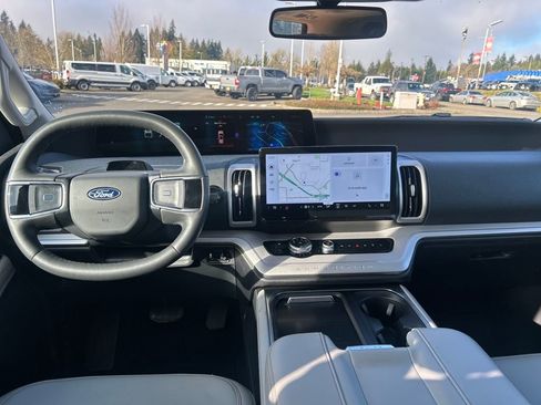 Used 2025 Ford Expedition Active image 6