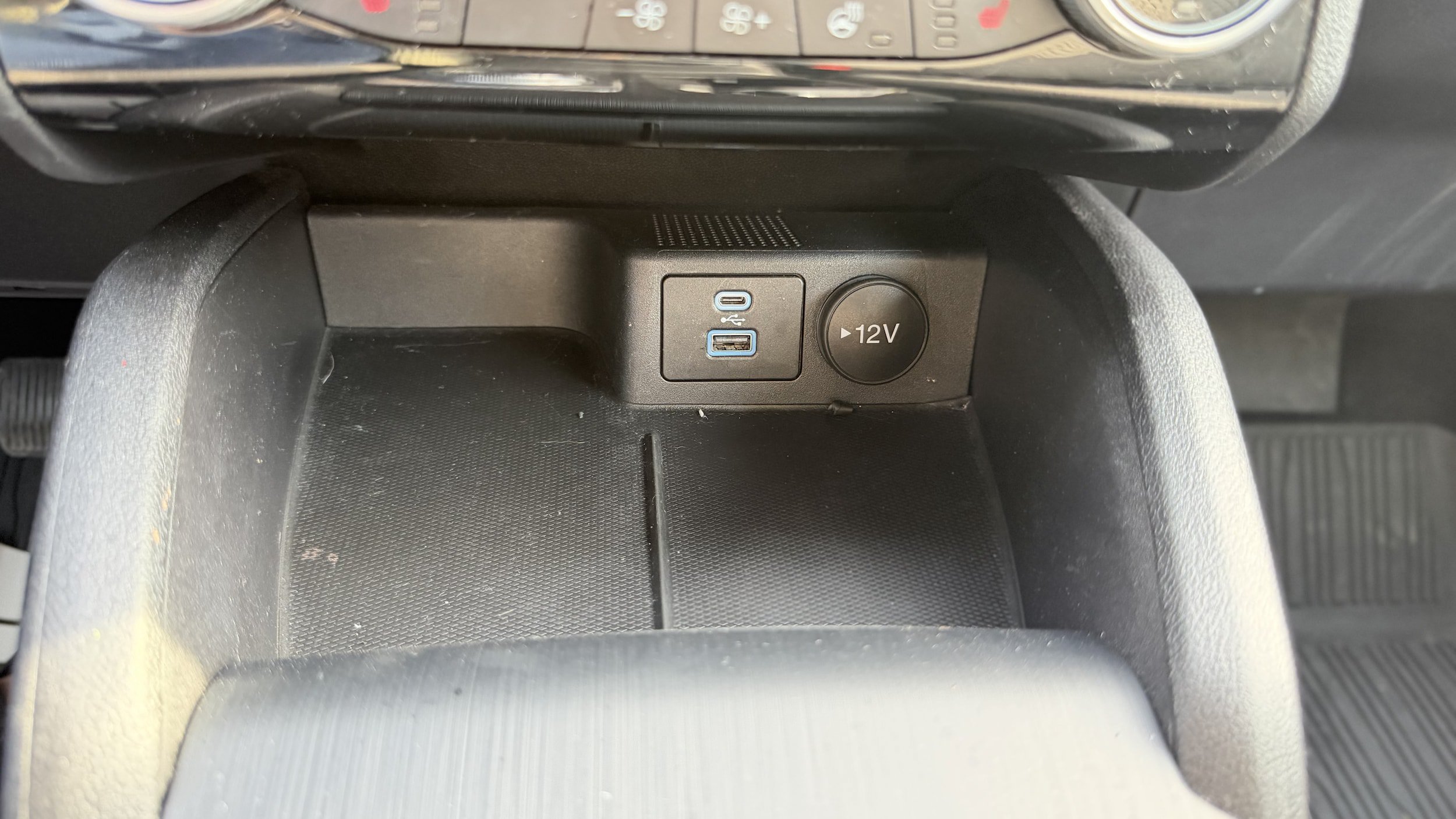 Used 2022 Ford Escape SE w/ SE Sport Appearance Package AWD/4WD image 34