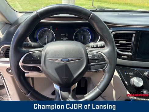 Used 2017 Chrysler Pacifica Touring-L Plus FWD image 31
