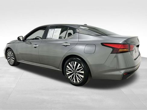 Used 2025 Nissan Altima 2.5 SV image 4