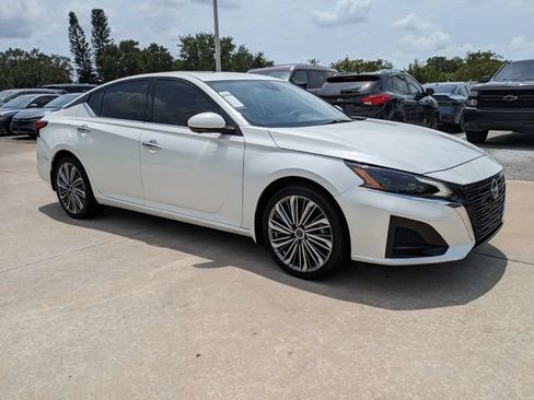 Used 2024 Nissan Altima 2.5 SL AWD/4WD image 2
