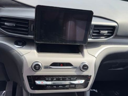 Used 2023 Ford Explorer XLT w/ Equipment Group 202A image 13