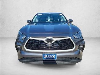 Used 2024 Toyota Highlander LE video 2