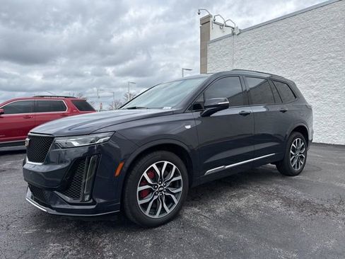 Used 2024 Cadillac XT6 Sport w/ Technology Package image 3