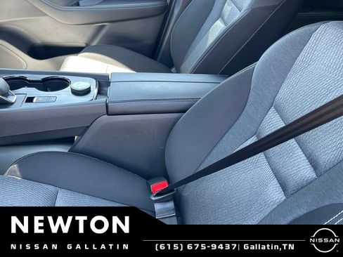 Used 2026 Nissan Rogue SV AWD/4WD image 5