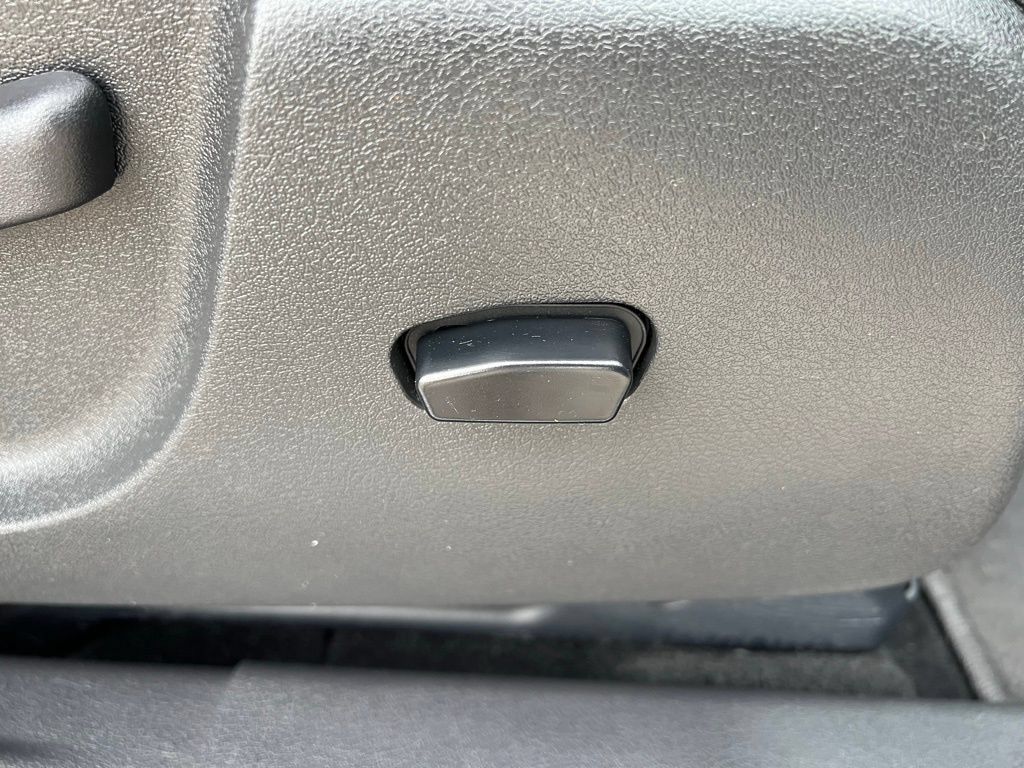 Used 2012 Jeep Liberty Sport AWD/4WD image 12
