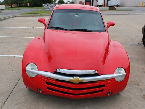 Used 2004 Chevrolet SSR w/ Preferred Equipment Group RWD image 28