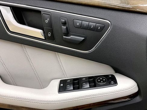 Used 2010 Mercedes-Benz E 350 Sedan image 34