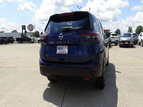 Used 2025 Nissan Rogue SV FWD image 5