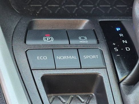 Used 2025 Toyota RAV4 XLE FWD image 21