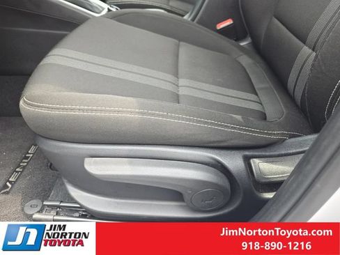 Used 2025 Hyundai Venue SEL FWD image 24