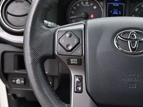 Used 2018 Toyota Tacoma TRD Off-Road AWD/4WD image 16