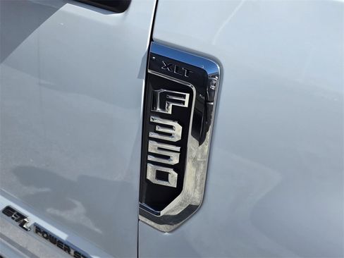 Used 2022 Ford F350 XLT w/ XLT Value Package image 5