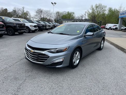 Used 2023 Chevrolet Malibu LT image 3