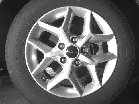 Used 2025 Kia Soul LX w/ LX Technology Package image 13