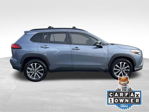 Used 2025 Toyota Corolla Cross XLE w/ Convenience Package image 2