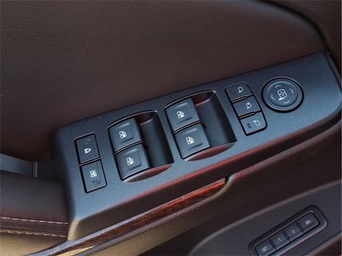 Used 2018 GMC Yukon SLT w/ Premium Edition image 16