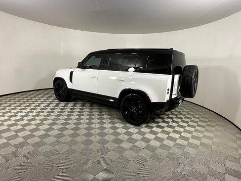 Certified 2022 Land Rover Defender 110 X-Dynamic HSE image 3