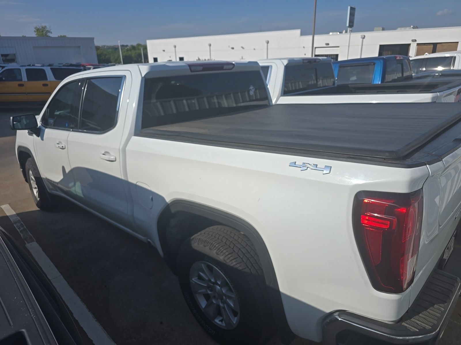 Used 2023 GMC Sierra 1500 SLE AWD/4WD image 5