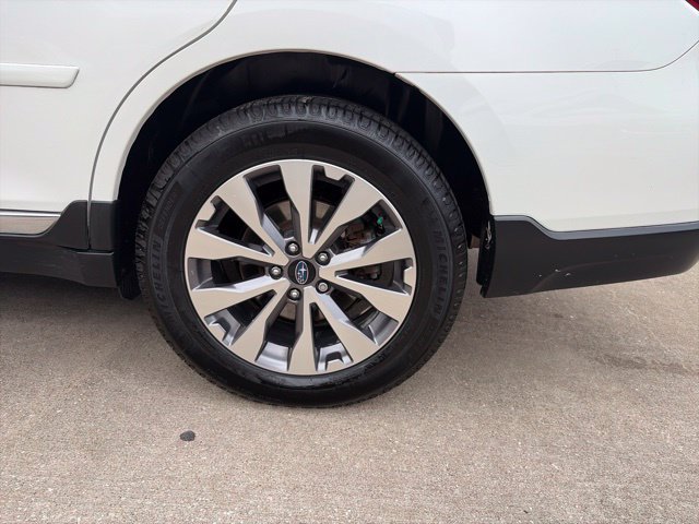 Used 2017 Subaru Outback 2.5i Touring AWD/4WD image 13