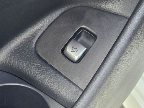 Used 2022 Mercedes-Benz E 350 4MATIC Sedan image 39