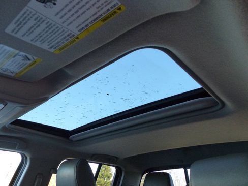 Used 2019 Nissan Frontier SL image 36