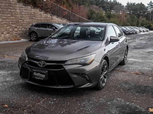 Used 2015 Toyota Camry XSE image 11