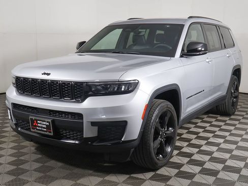 Used 2023 Jeep Grand Cherokee L Laredo AWD/4WD image 9