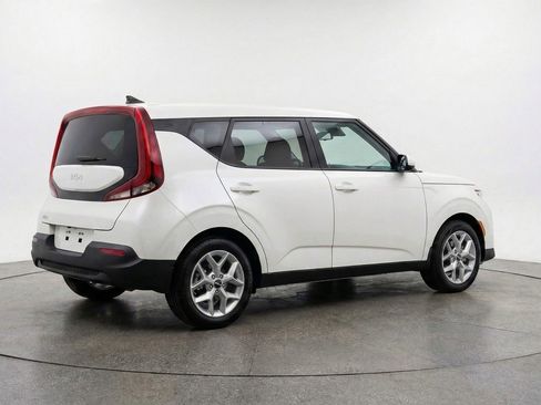 Used 2025 Kia Soul LX w/ LX Technology Package image 7