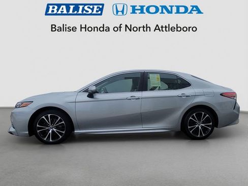 Used 2018 Toyota Camry SE w/ Moonroof Package image 2