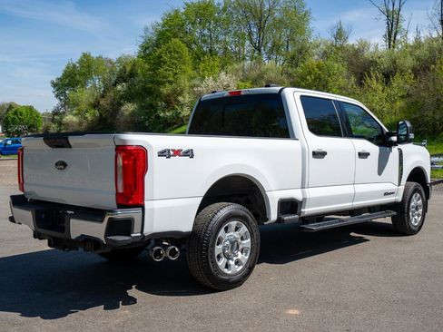 Used 2024 Ford F250 XLT AWD/4WD image 3