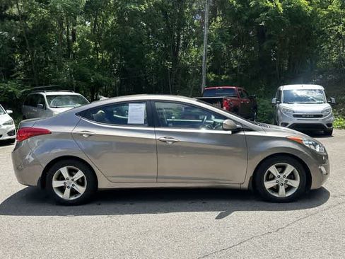 Used 2013 Hyundai Elantra GLS w/ Preferred Pkg FWD image 3